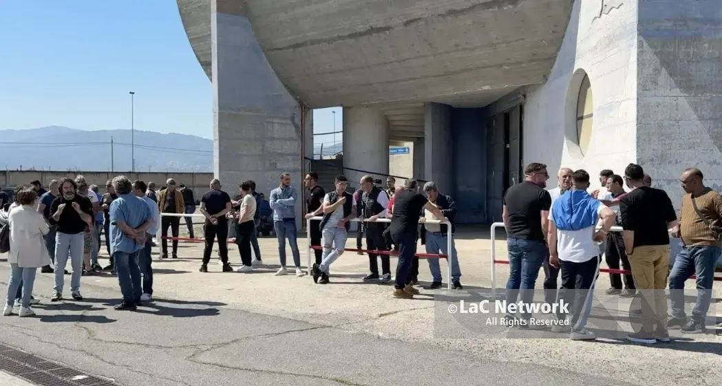Pescherecci fermi a Schiavonea: protesta contro il caro gasolio e timori per il futuro\n