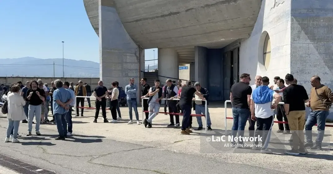 Pescherecci fermi a Schiavonea: protesta contro il caro gasolio e timori per il futuro\n