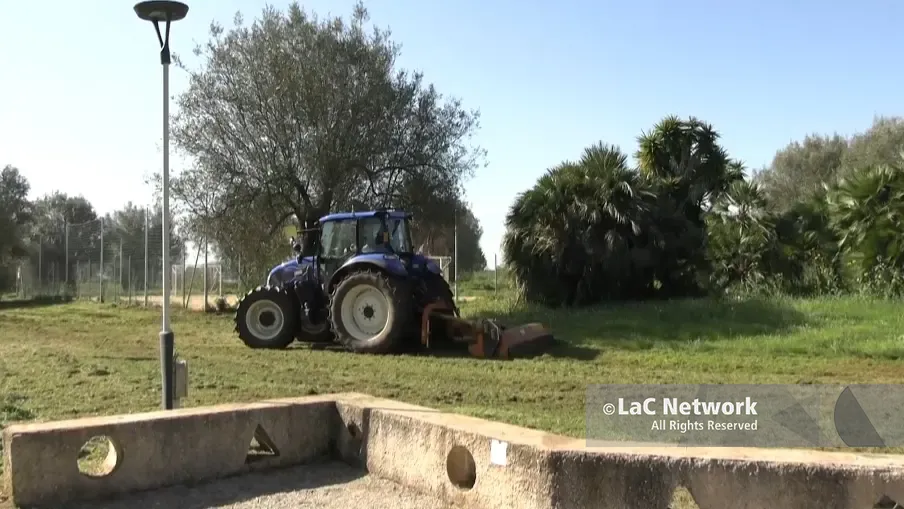 <p>Al Parco urbano di Vibo <span style=\"color:hsl(0, 75%, 60%);\">arrivano i trattori</span>, l’assessore Miceli: «Tra qualche giorno sarà bellissimo»</p>