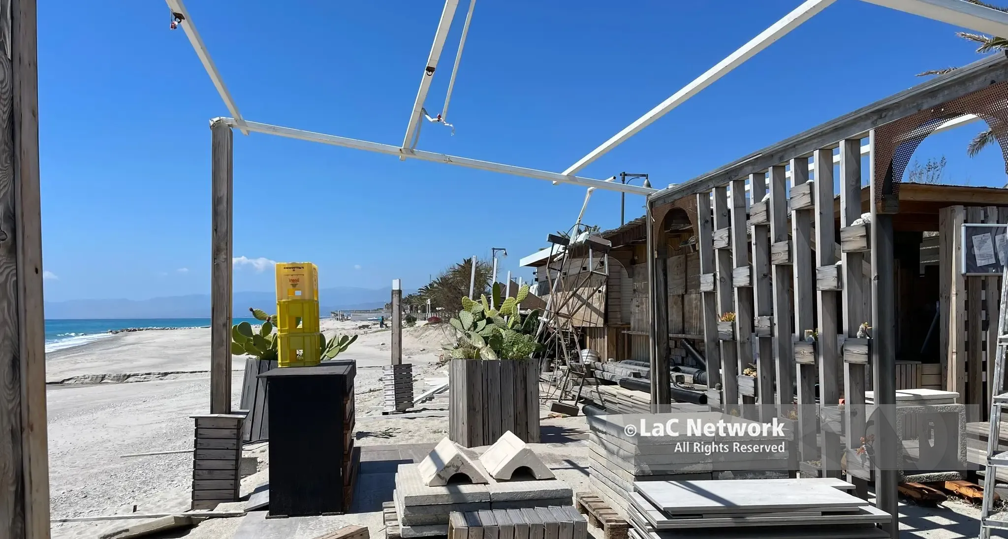 Dopo il ciclone Harry gli imprenditori ripartono, a Roccella corsa contro il tempo per salvare l’estate\n