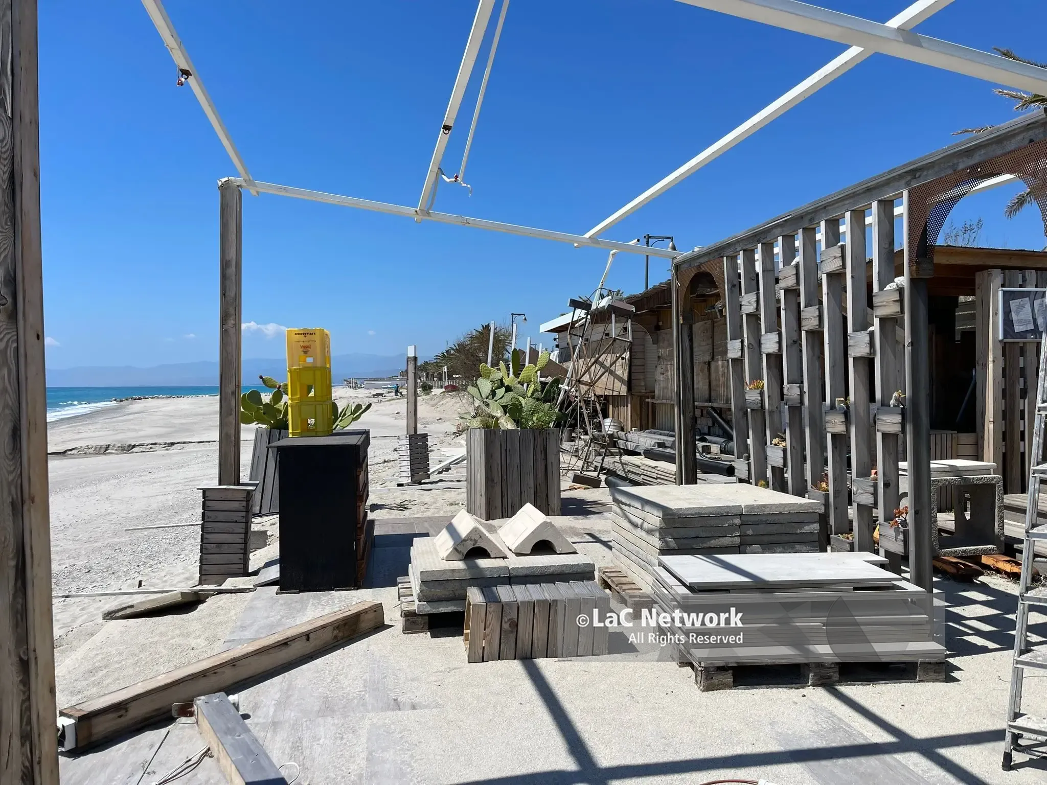 Dopo il ciclone Harry gli imprenditori ripartono, a Roccella corsa contro il tempo per salvare l’estate\n