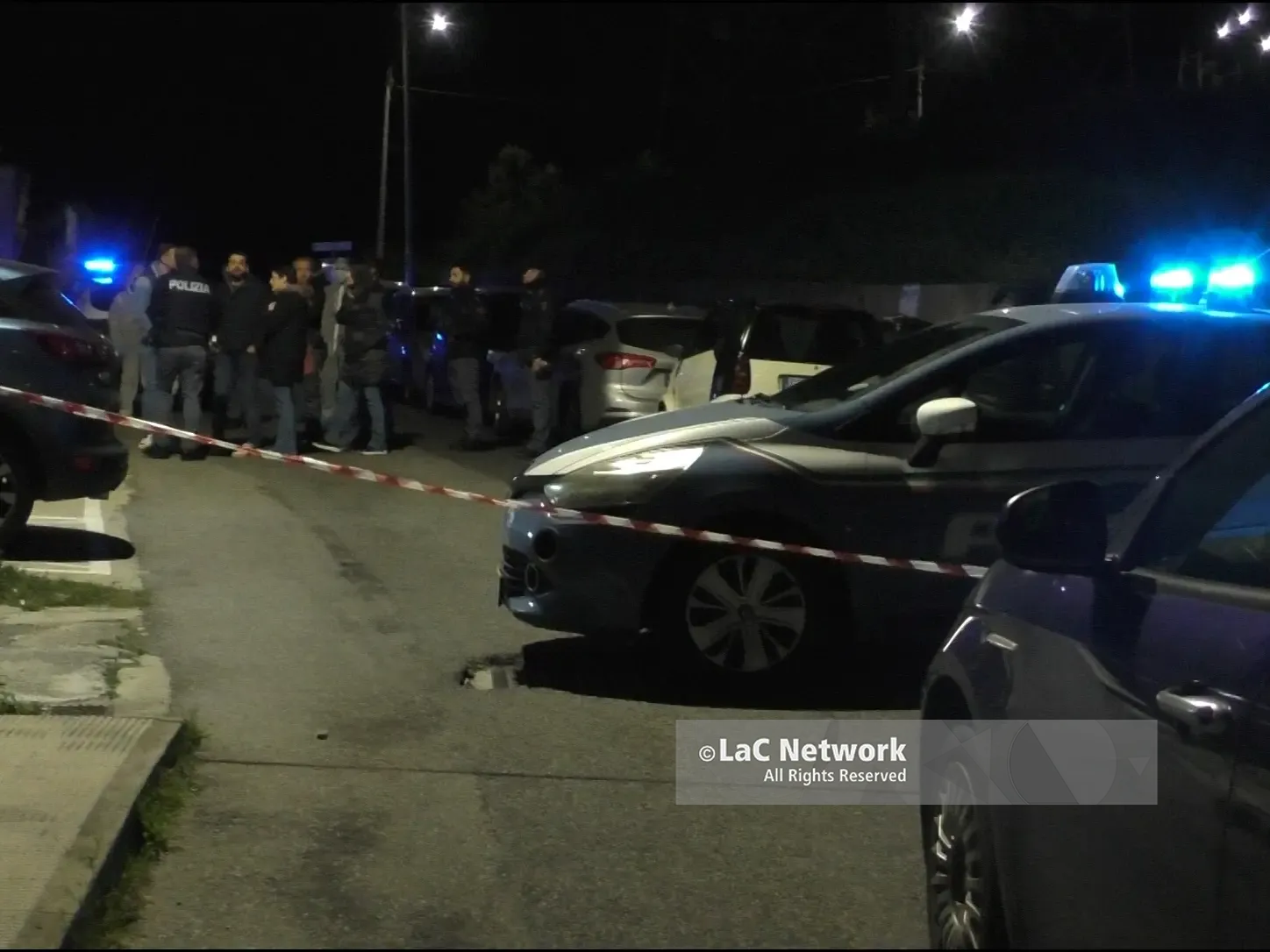 Catanzaro, si getta dal balcone insieme ai figli: morti la donna e due bimbi di 4 mesi e 4 anni, il terzo è grave