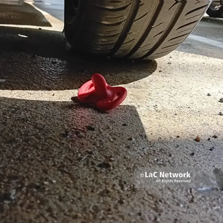 Catanzaro, si getta dal balcone insieme ai figli. I\u00A0vicini: «I bambini non meritavano questo, è una tragedia immane»\n