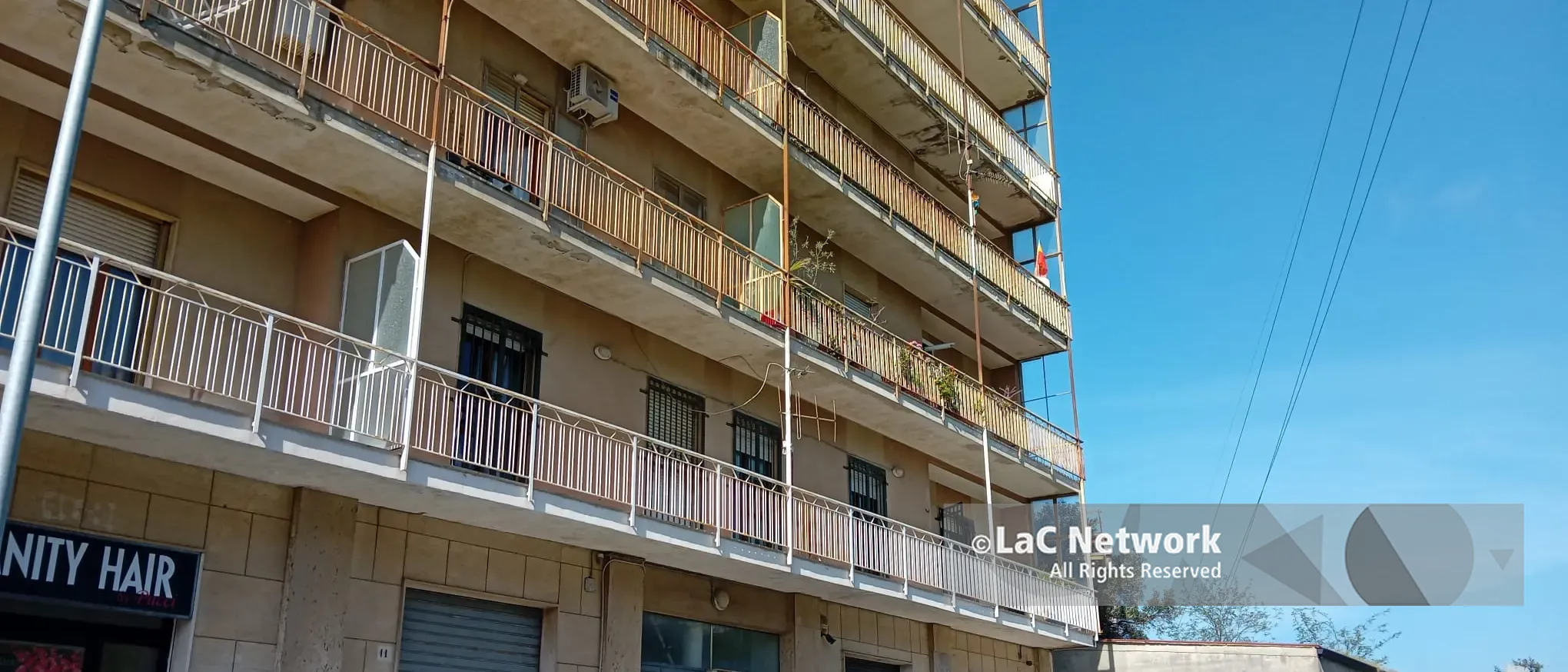 La donna che si è lanciata nel vuoto\u00A0aveva sofferto di disagio psichiatrico, insieme a lei morti i piccoli Nicola e Giuseppe\n