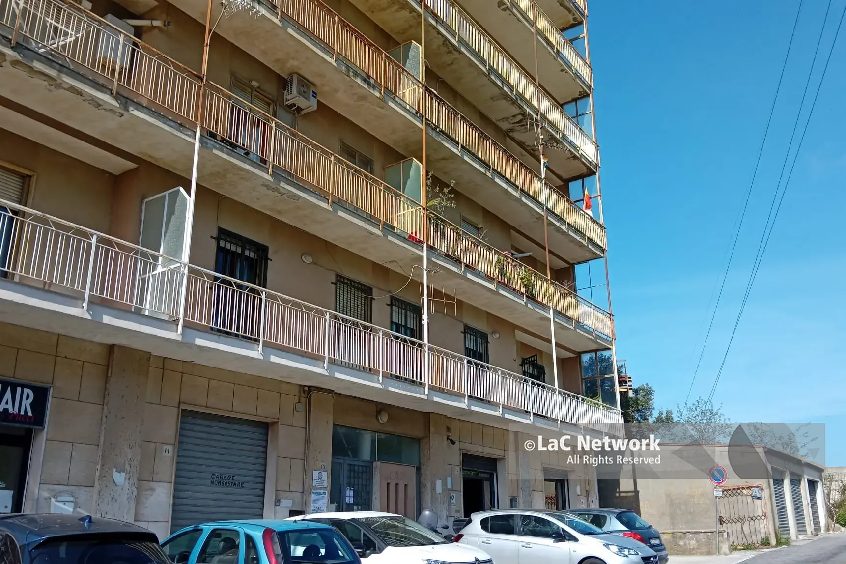 La donna che si è lanciata nel vuoto\u00A0aveva sofferto di disagio psichiatrico, insieme a lei morti i piccoli Nicola e Giuseppe\n