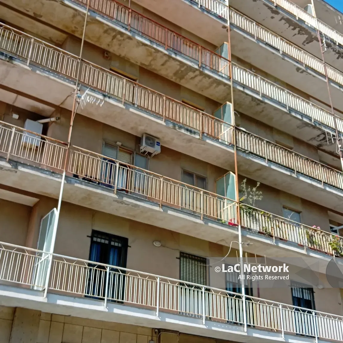 Catanzaro, si getta dal balcone insieme ai tre figli: la bimba\u00A0sopravvissuta sottoposta a\u00A0un delicato intervento\u00A0a fegato e milza\n