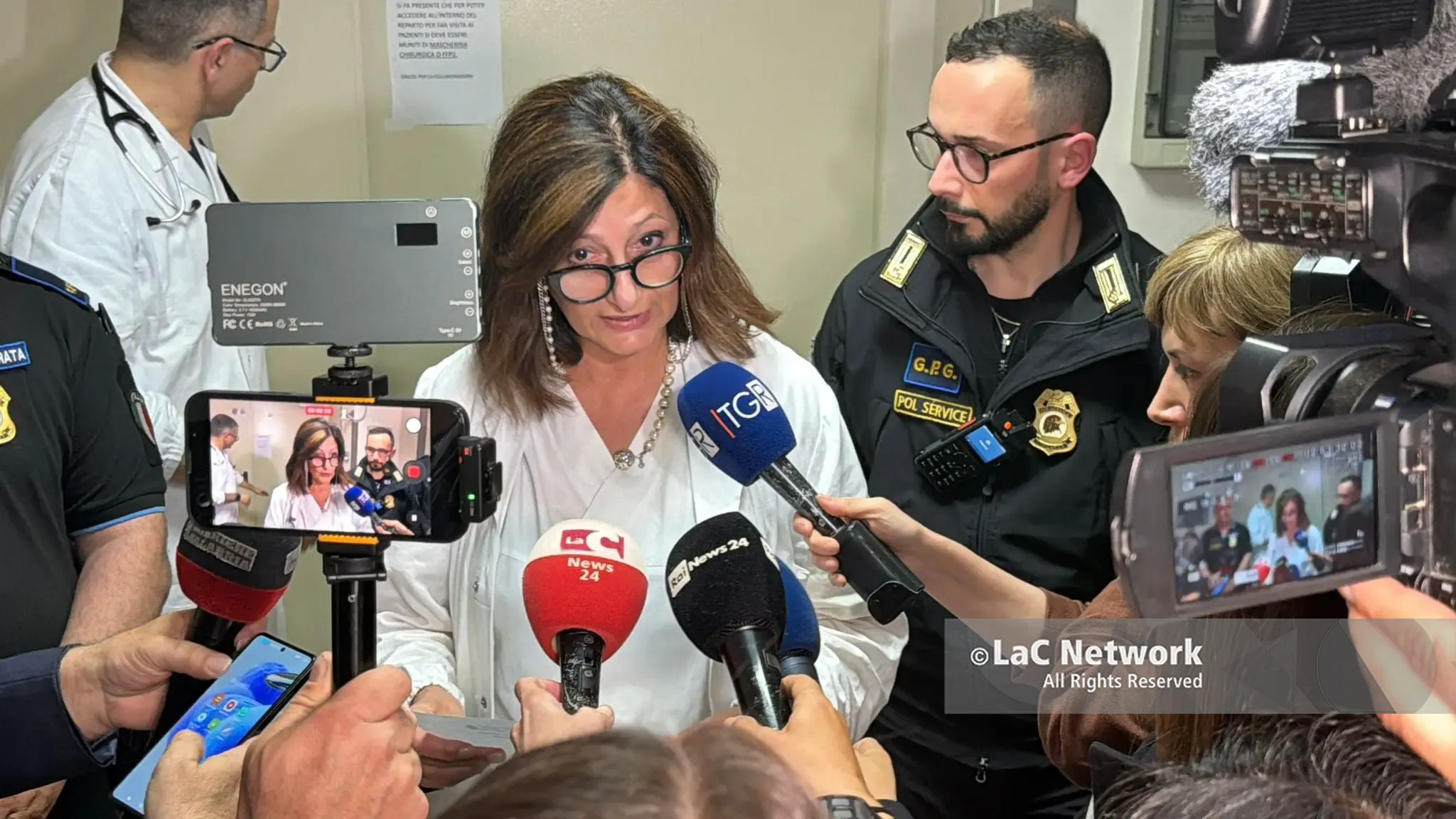 Tragedia a Catanzaro, le condizioni della piccola Maria Luce «sono critiche ma stabilizzate»\n