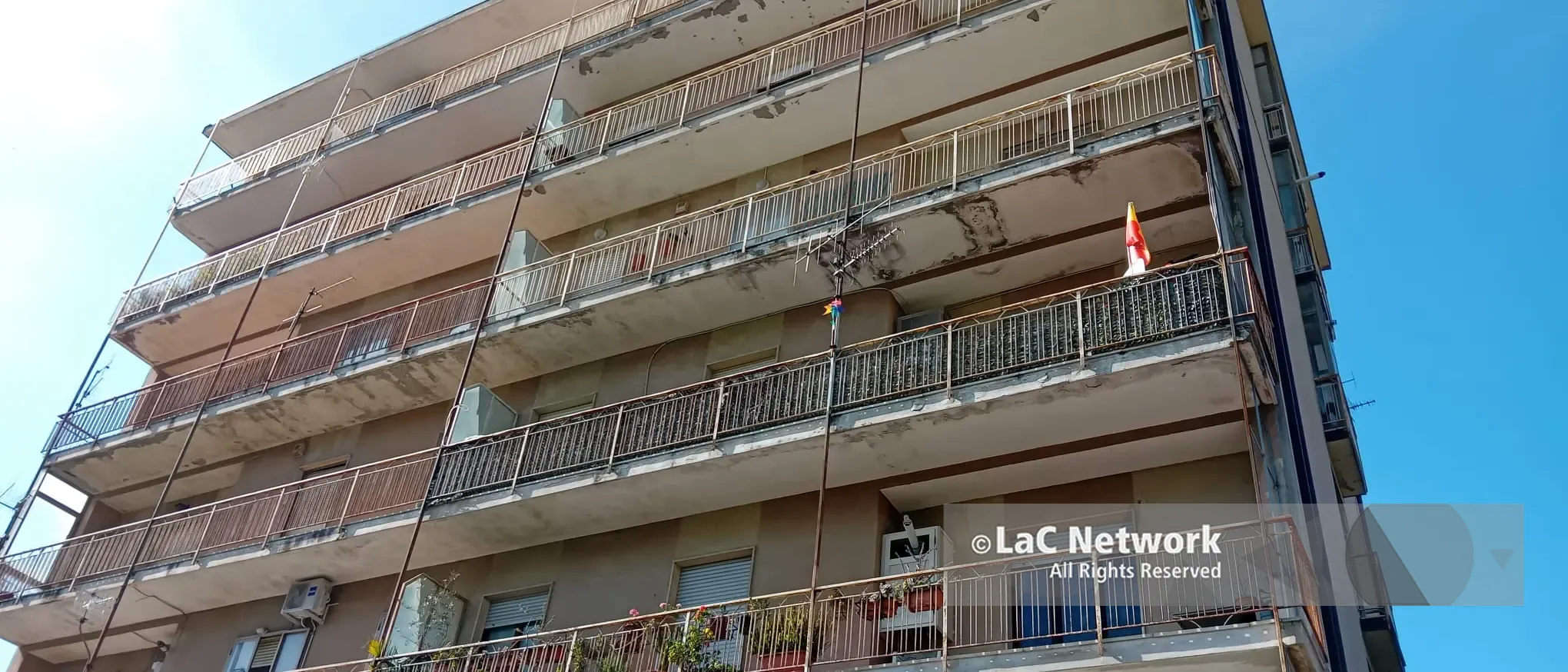 Si lancia nel vuoto con i figli, sabato a Catanzaro i funerali della 46enne e dei due bimbi morti insieme a lei\n