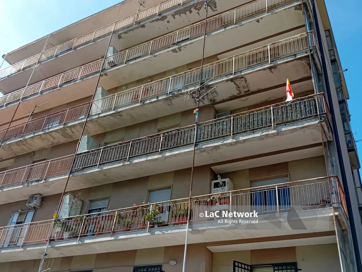 Si lancia nel vuoto con i figli, sabato a Catanzaro i funerali della 46enne e dei due bimbi morti insieme a lei