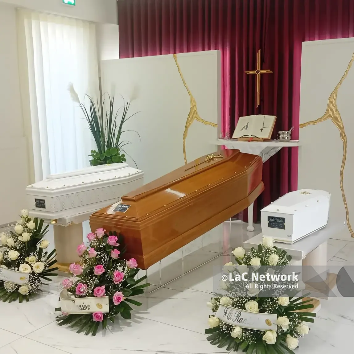 Catanzaro in lutto, allestita la camera ardente per\u00A0Anna Democrito\u00A0e i piccoli Nicola e Giuseppe\n