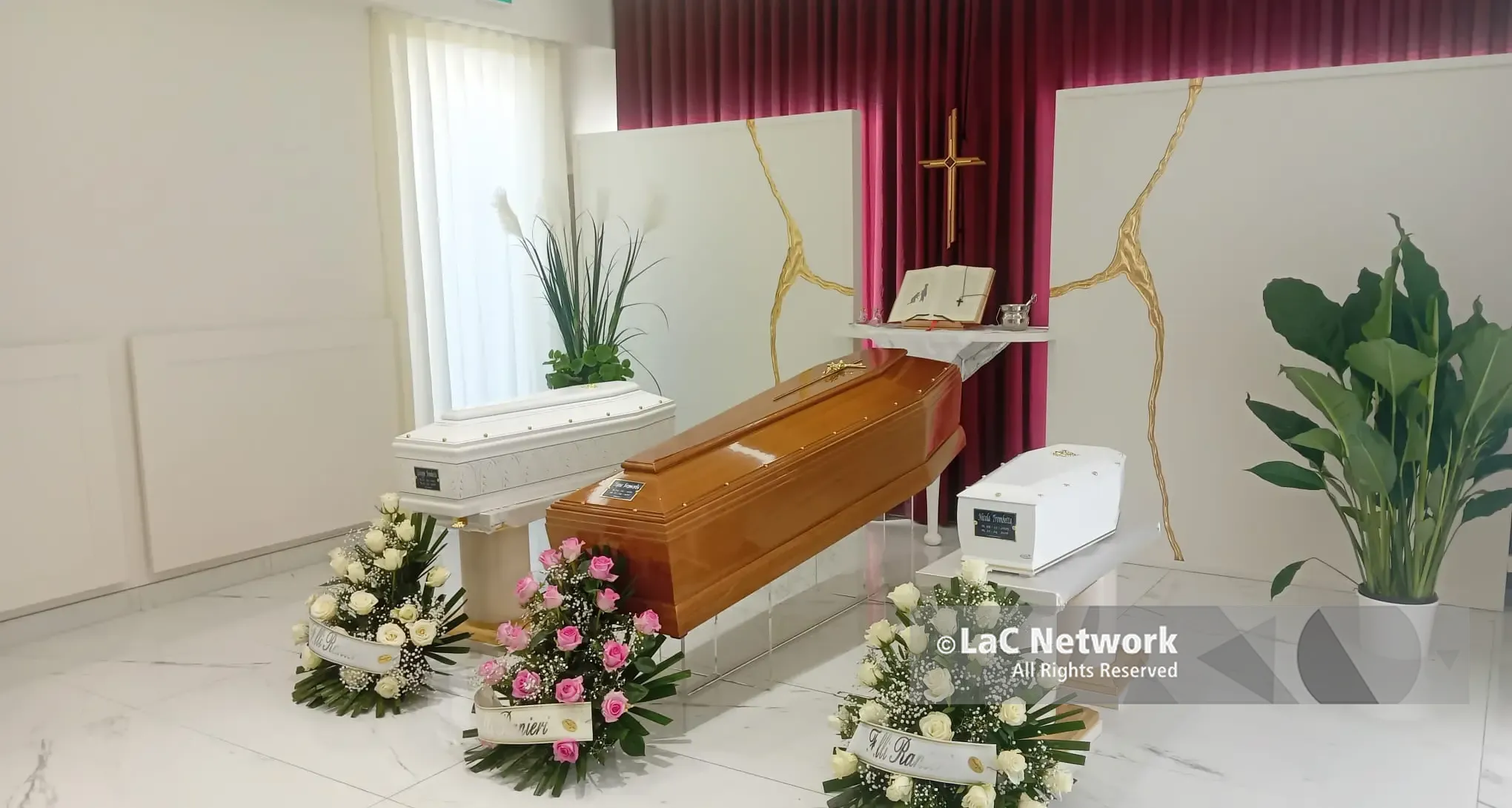 Catanzaro in lutto, allestita la camera ardente per\u00A0Anna Democrito\u00A0e i piccoli Nicola e Giuseppe\n