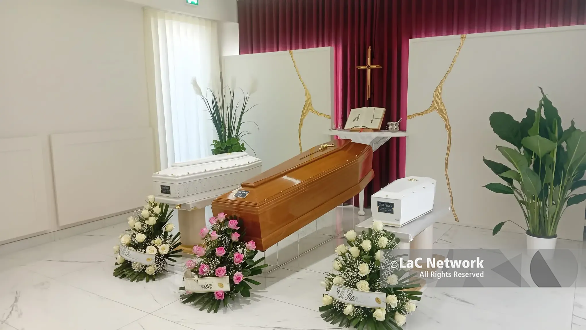 Catanzaro in lutto, allestita la camera ardente per\u00A0Anna Democrito\u00A0e i piccoli Nicola e Giuseppe\n