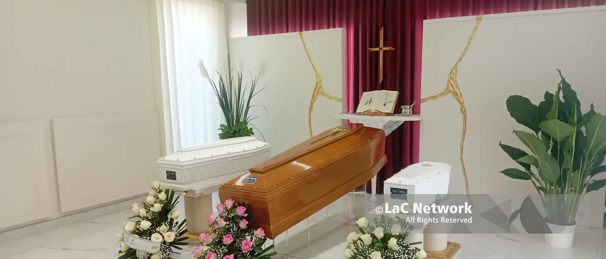 Catanzaro in lutto, allestita la camera ardente per\u00A0Anna Democrito\u00A0e i piccoli Nicola e Giuseppe\n