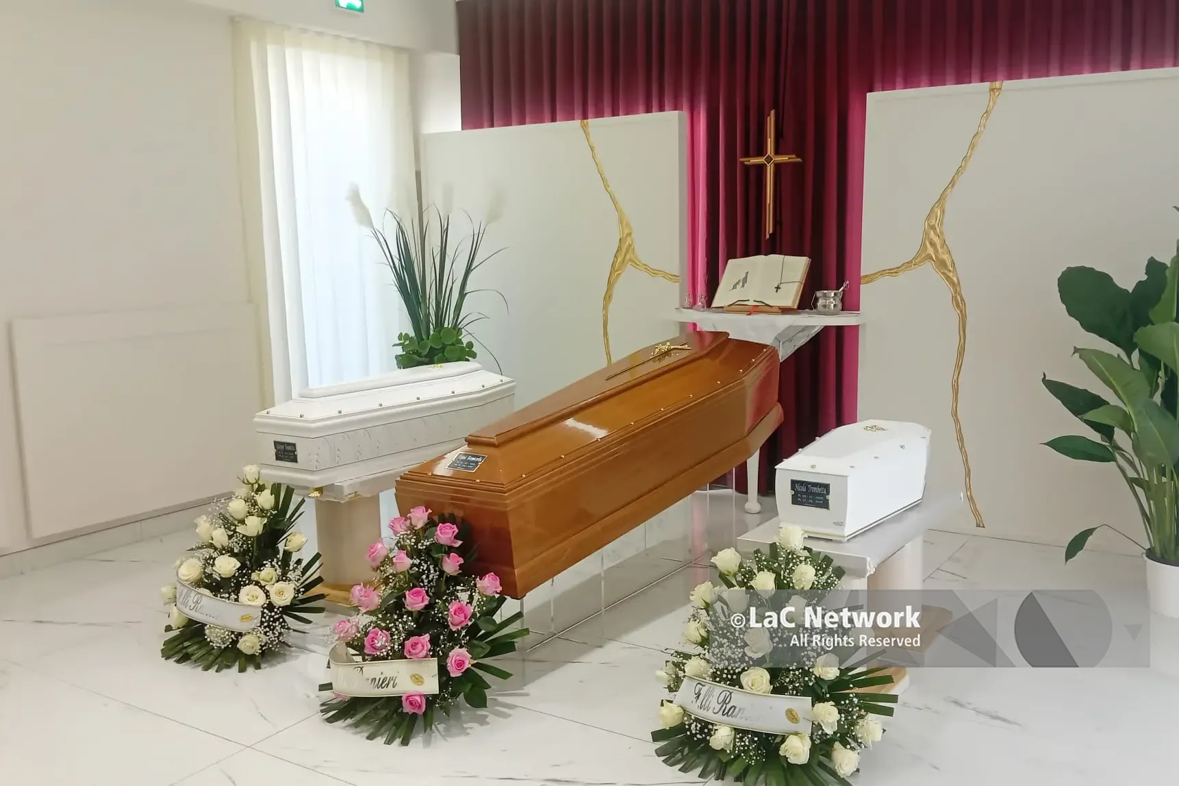 Catanzaro in lutto, allestita la camera ardente per\u00A0Anna Democrito\u00A0e i piccoli Nicola e Giuseppe\n