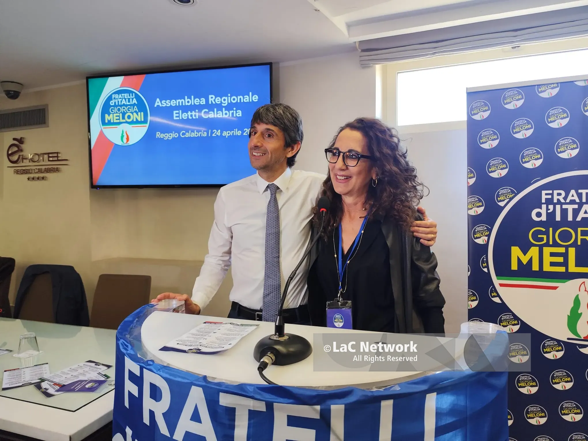Fratelli d’Italia chiama a raccolta gli amministratori, Donzelli: «Momento di ascolto e confronto, non siamo un partito che cresce coi click»