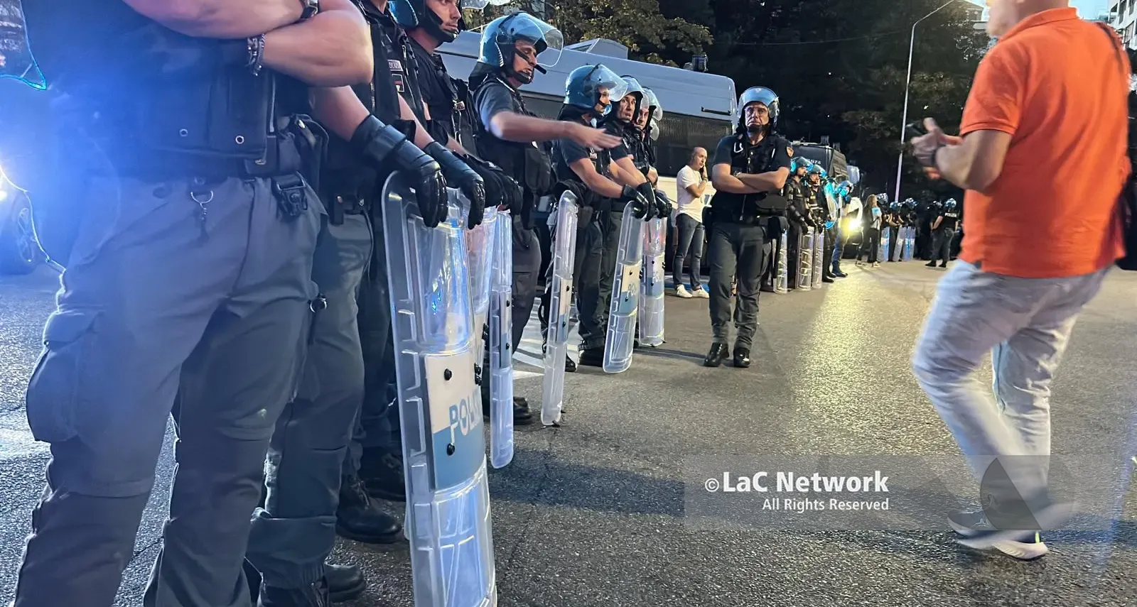 Pietre contro il bus e rissa: la Questura di Cosenza sanziona con\u00A0due Daspo un calciatore e un tifoso\n