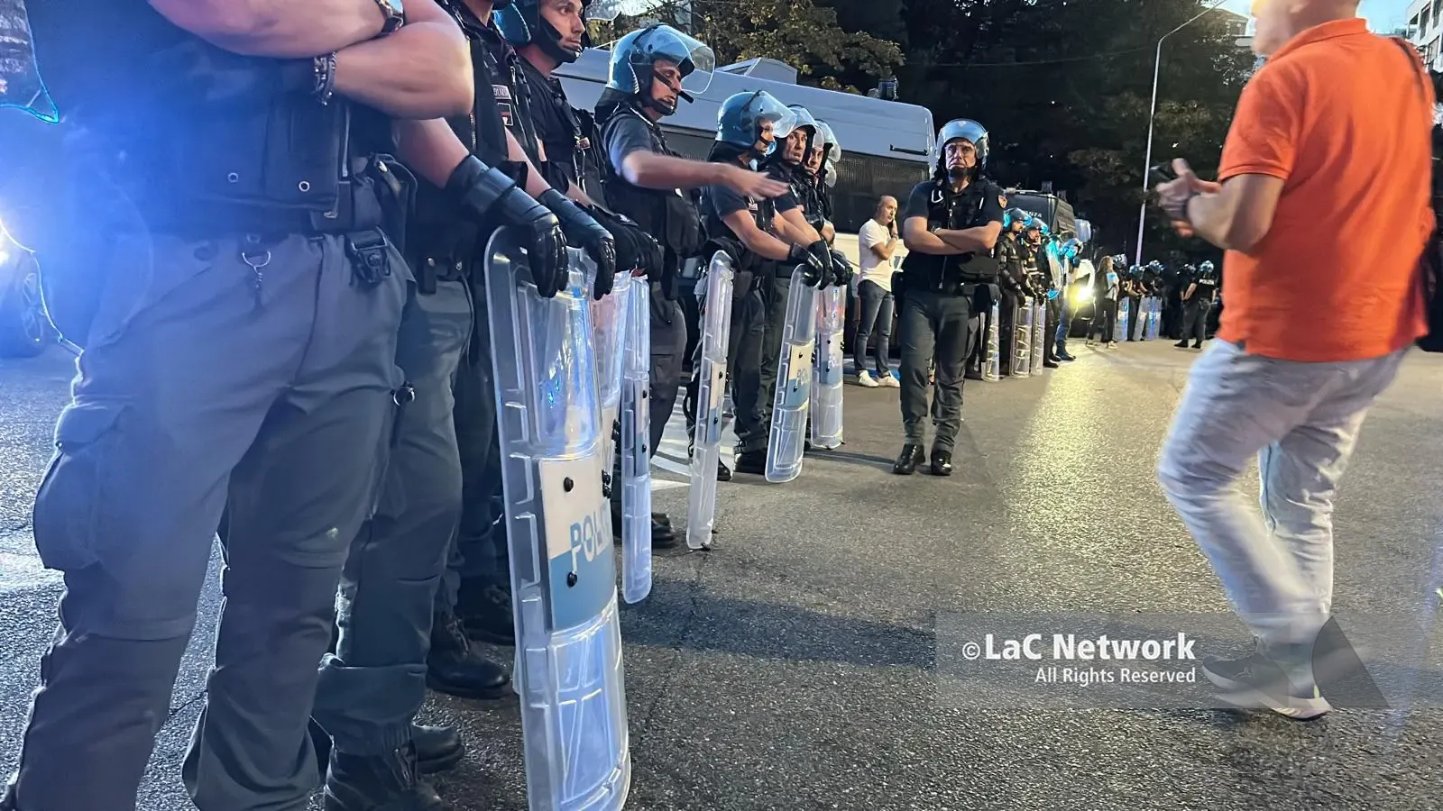 Pietre contro il bus e rissa: la Questura di Cosenza sanziona con\u00A0due Daspo un calciatore e un tifoso\n