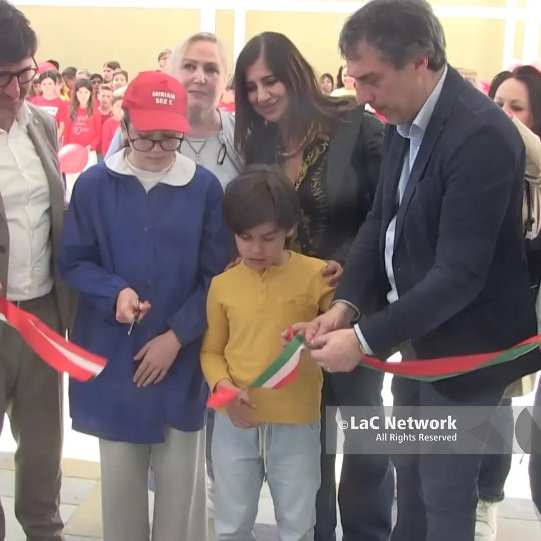 <p>Inaugurata la<span style=\"background-color:hsl(0, 0%, 100%);color:hsl(0, 75%, 60%);\"> nuova mensa </span>del plesso Porto-Vivaldi: 250 scolaretti in festa per uno dei progetti qualificanti della Giunta Fiorita</p>