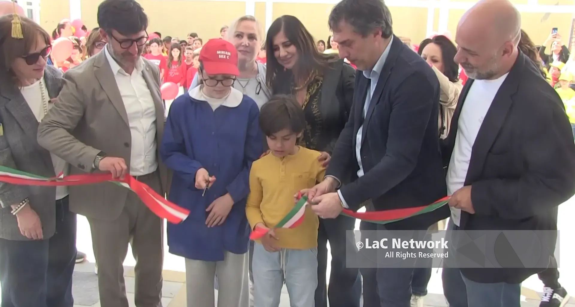 Inaugurata la nuova mensa del plesso Porto-Vivaldi: 250 scolaretti in festa per uno dei progetti qualificanti della Giunta Fiorita