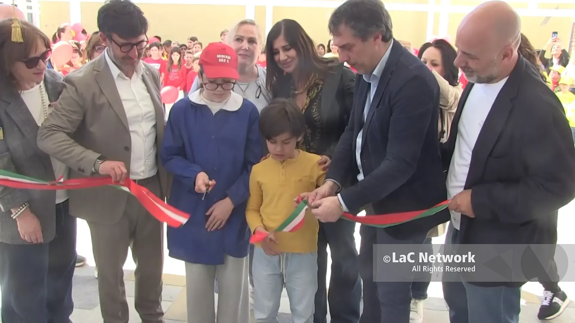 Inaugurata la nuova mensa del plesso Porto-Vivaldi: 250 scolaretti in festa per uno dei progetti qualificanti della Giunta Fiorita