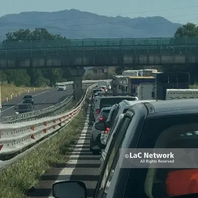 <p>Incidente sull’A2 vicino a Cosenza Nord: traffico rallentato e code in direzione Reggio Calabria</p>