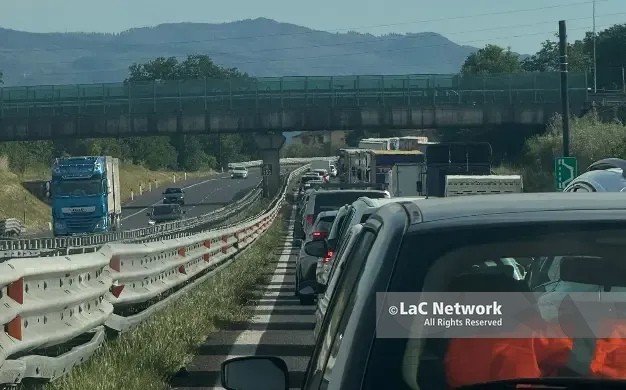 Incidente sull’A2 vicino Cosenza Nord: traffico rallentato e code in direzione Reggio Calabria\n