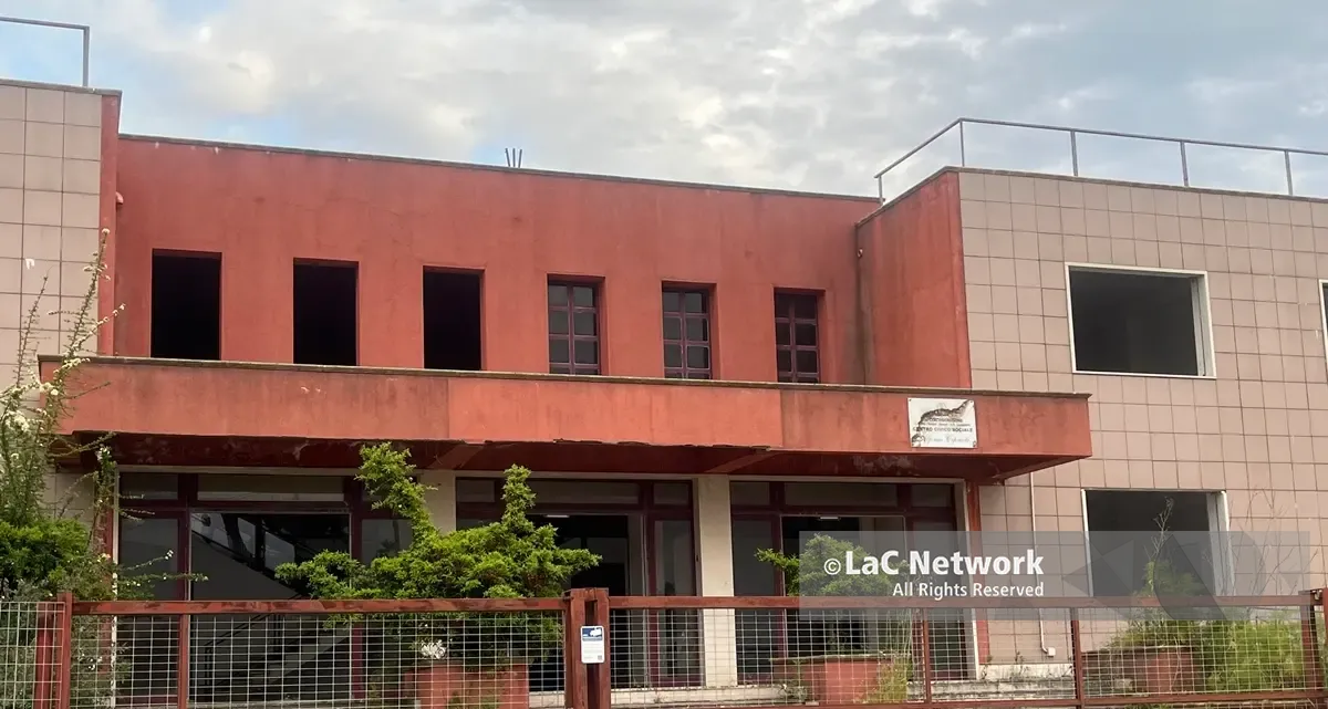 Dispersione scolastica ad Arghillà: la scuola sarebbe la risposta ma è chiusa da anni\n