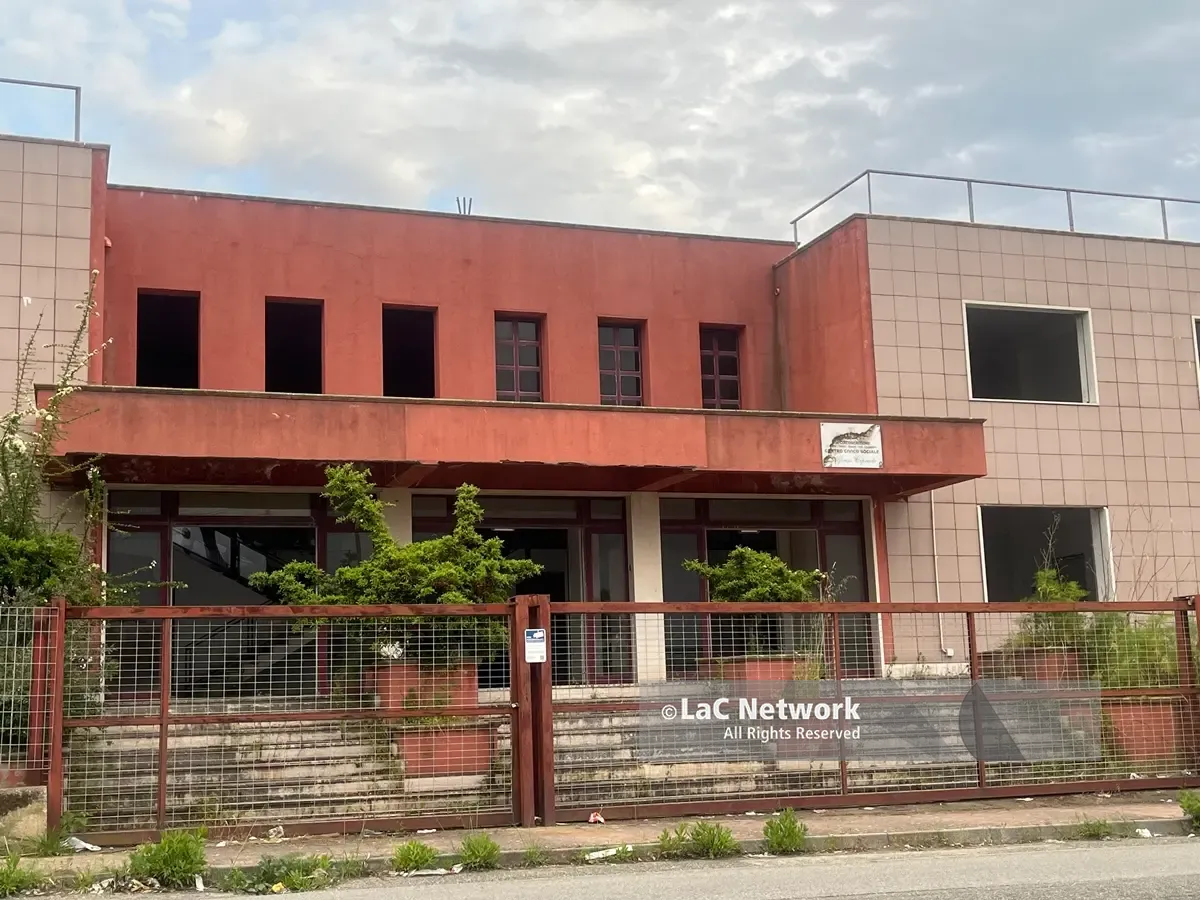 Dispersione scolastica ad Arghillà: la scuola sarebbe la risposta ma è chiusa da anni\n