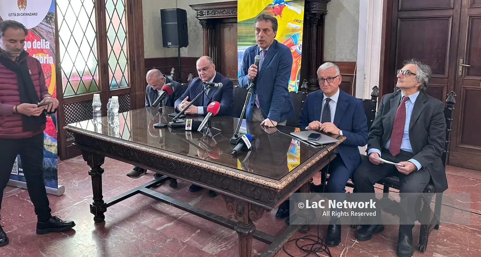 Catanzaro si tinge di rosa: il Giro d’Italia torna protagonista tra sport, spettacolo e promozione del territorio\n