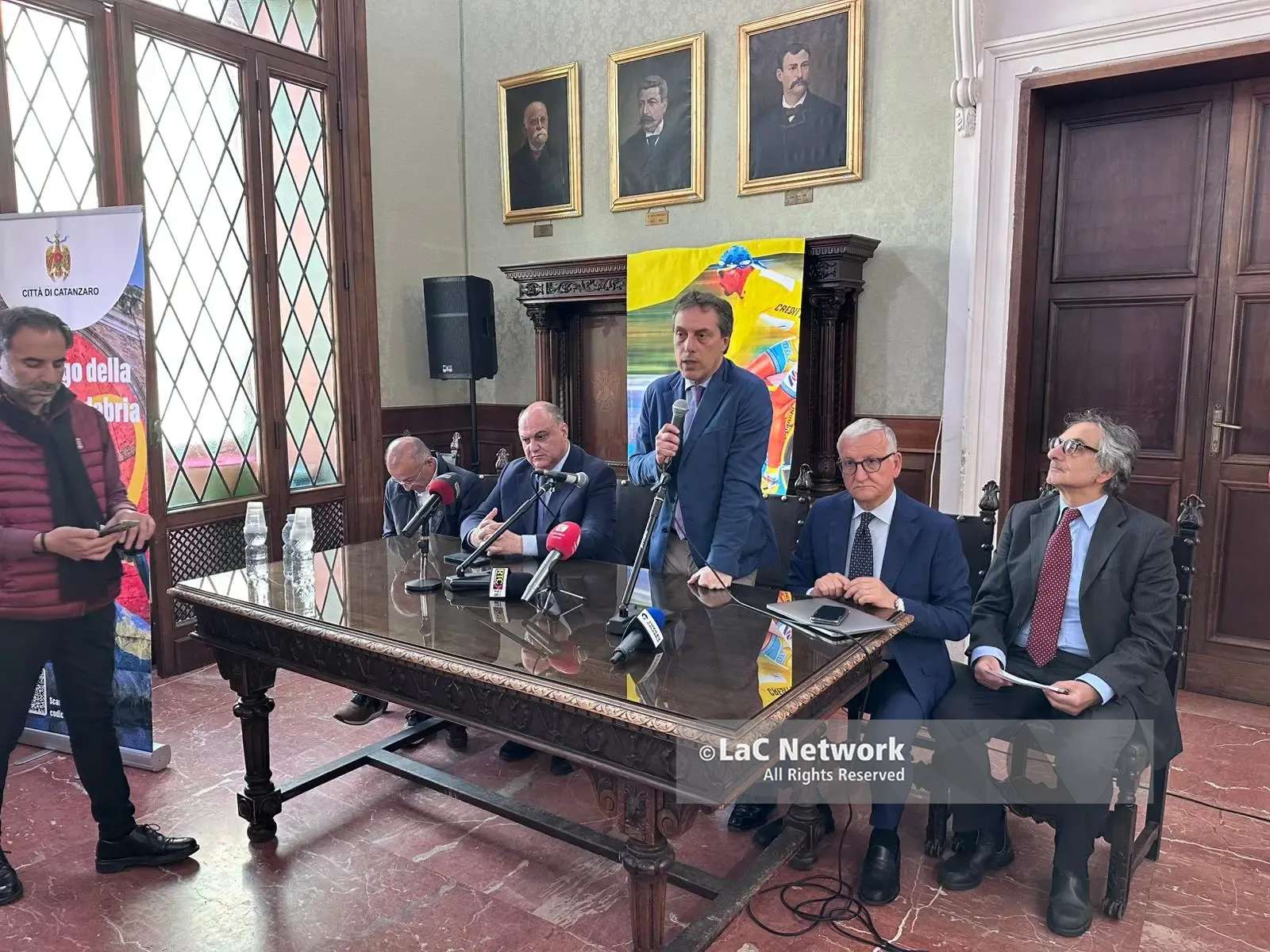 Catanzaro si tinge di rosa: il Giro d’Italia torna protagonista tra sport, spettacolo e promozione del territorio\n