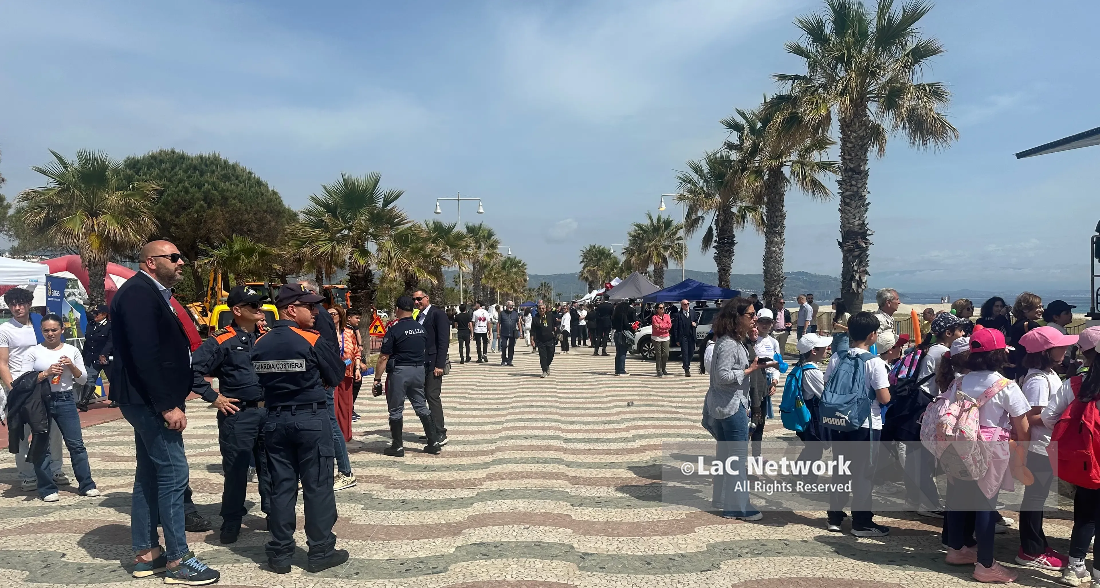 A Soverato una lezione a cielo aperto sulla sicurezza stradale: grande partecipazione all'evento “Rispetta la strada, rispetta la vita”\n