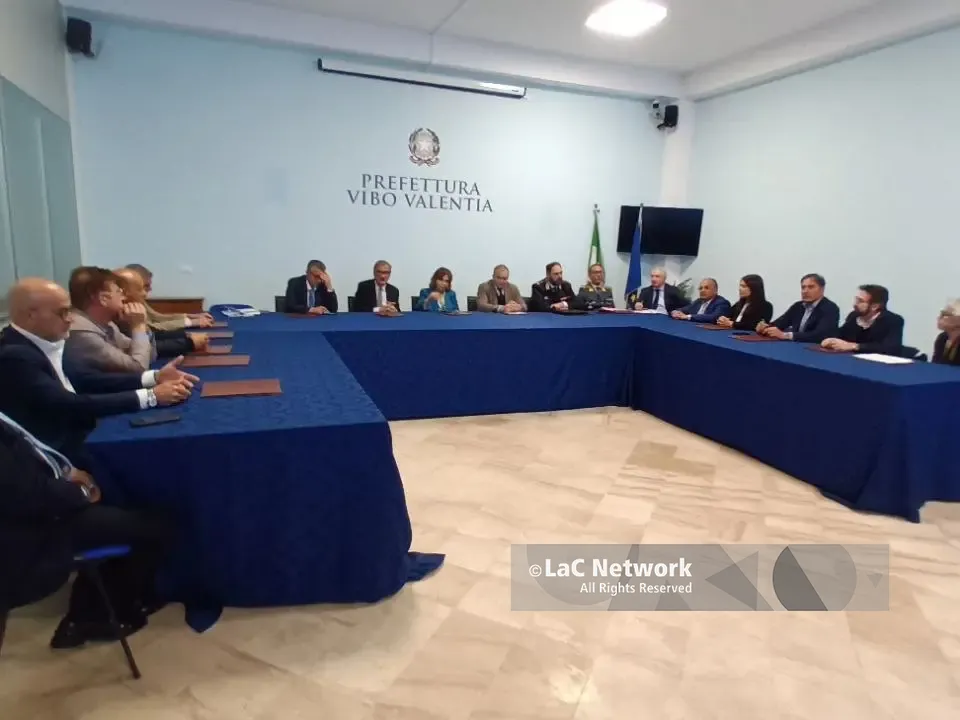 Raffica di intimidazioni a Vibo, il prefetto Colosimo: «Monitoriamo con attenzione ma nessun allarmismo»