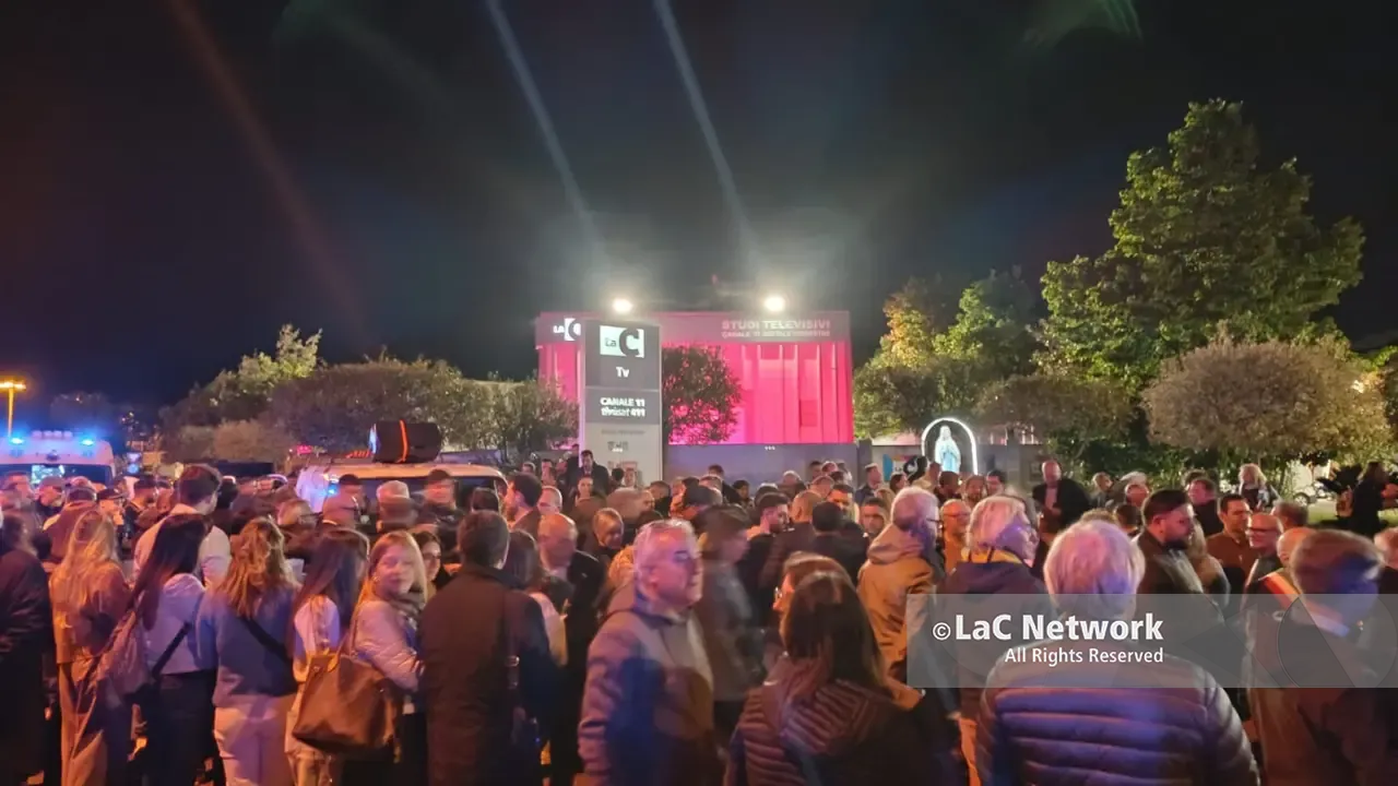 Intimidazioni nel Vibonese, la fiaccolata organizzata dalla Diocesi in diretta su LaC Tv
