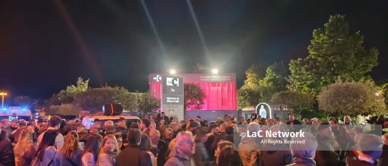 Intimidazioni nel Vibonese, la fiaccolata organizzata dalla Diocesi in diretta su LaC Tv