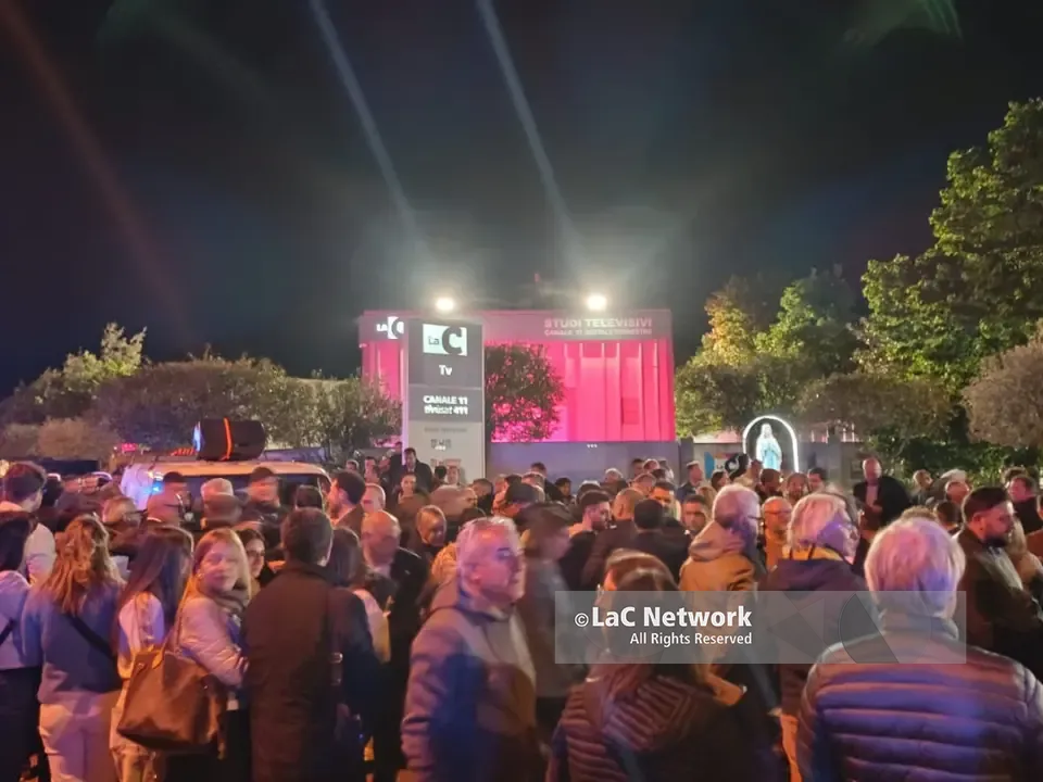 Intimidazioni nel Vibonese, la fiaccolata organizzata dalla Diocesi IN DIRETTA su LaC Tv