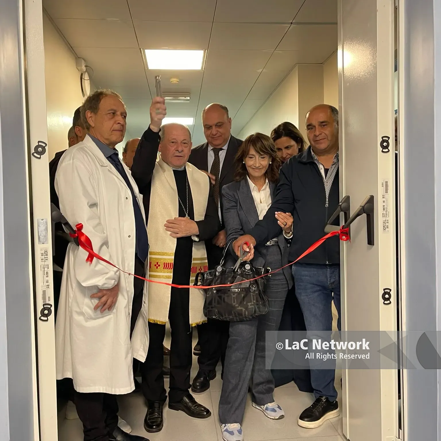 <p>Pronto soccorso rinnovato e sala operatoria hi-tech, l’Ospedale di Locri guarda al futuro</p>
