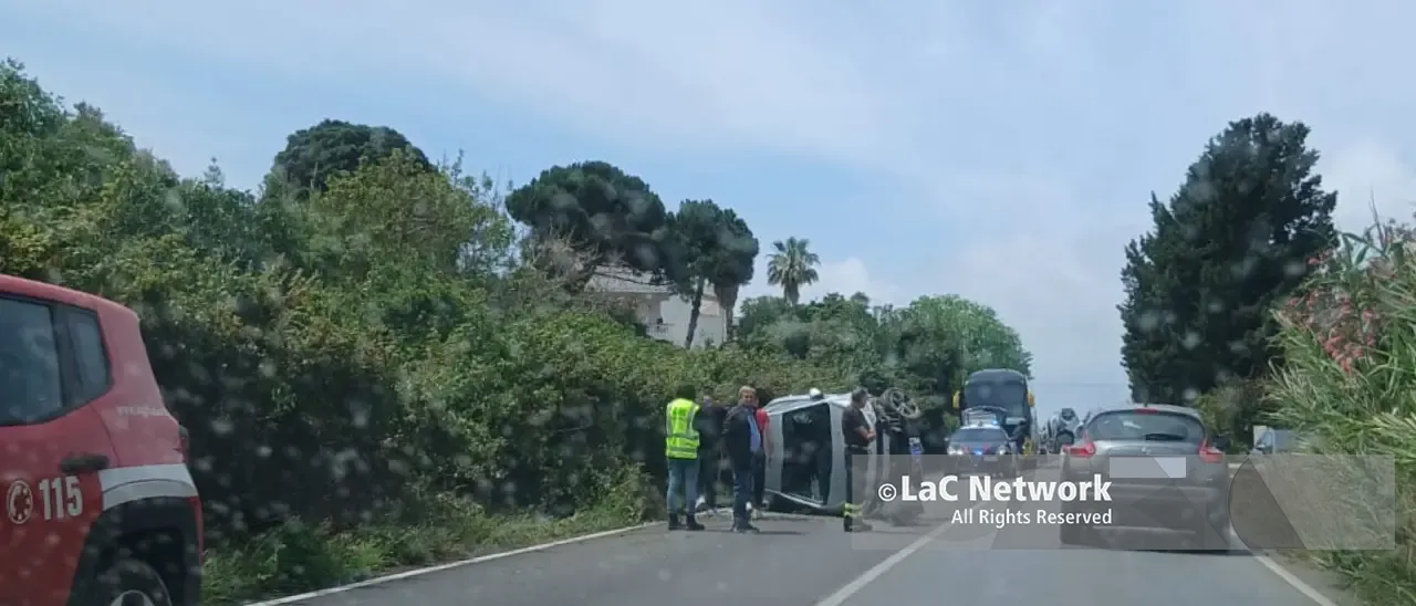 Incidente sulla Statale 522: auto si ribalta e finisce al centro della carreggiata\u00A0in direzione Vibo Marina\n