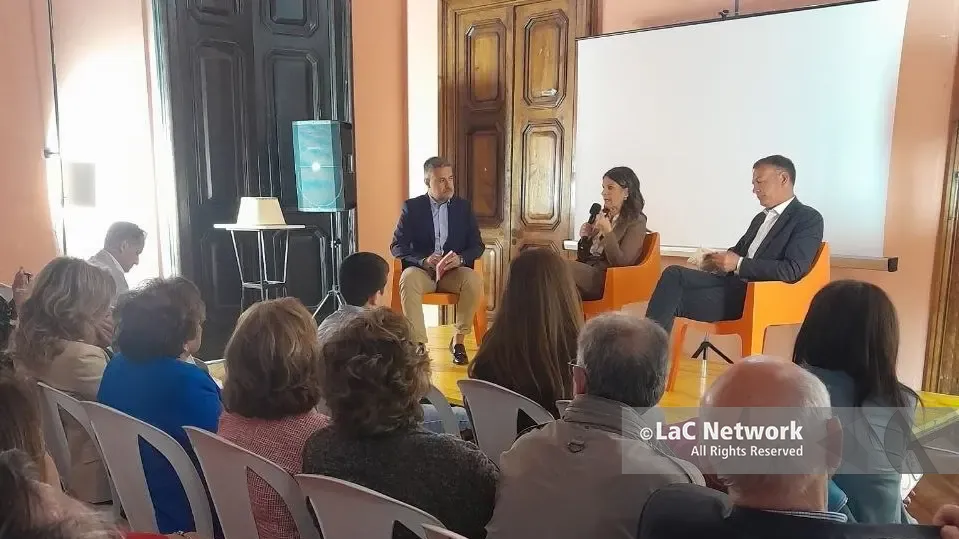 <p>La presentazione del libro "L'impronta" a Palazzo Gagliardi&nbsp;</p>\\n
