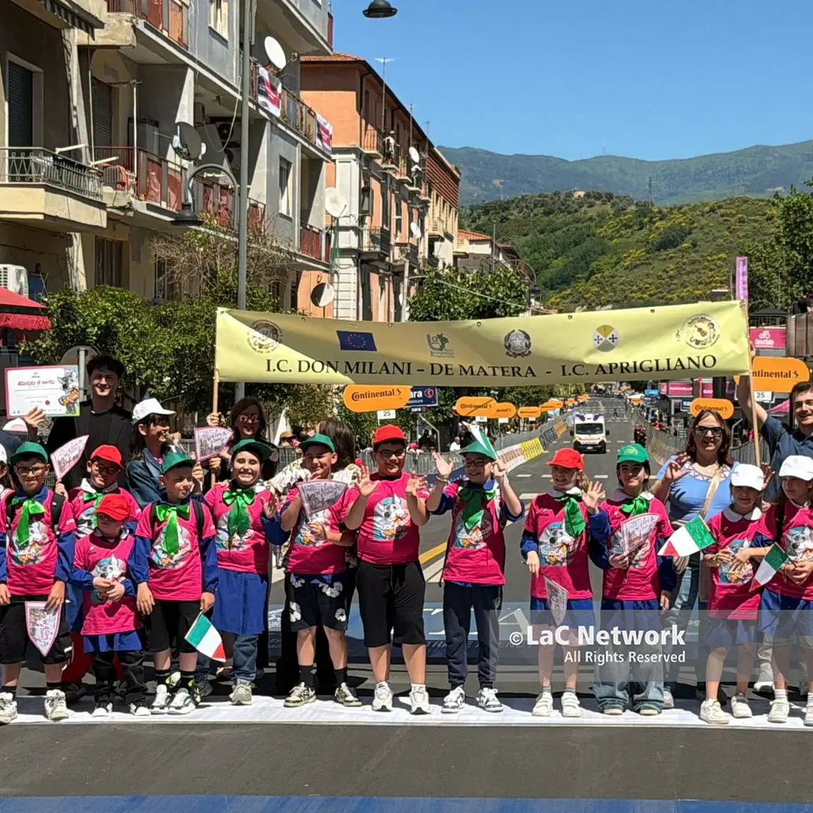 Cosenza tutta rosa per l'arrivo del Giro d'Italia. «Nel nome di Pino Faraca»\u00A0- FOTOGALLERY\u00A0| LIVE