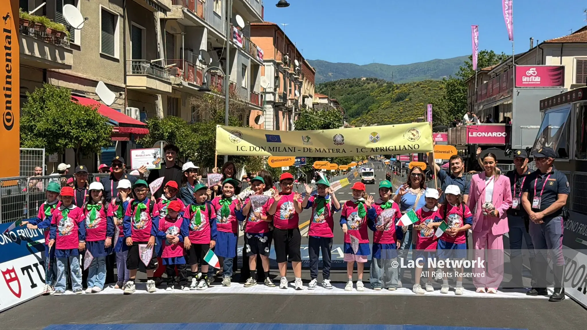 Cosenza tutta rosa per l'arrivo del Giro d'Italia. «Nel nome di Pino Faraca»\u00A0- FOTOGALLERY\u00A0| LIVE