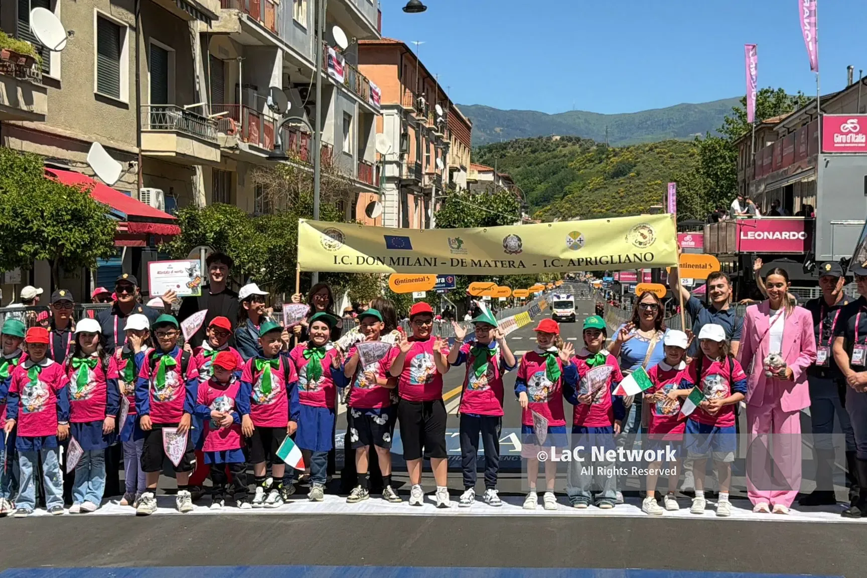 Cosenza tutta rosa per l'arrivo del Giro d'Italia. «Nel nome di Pino Faraca»\u00A0- FOTOGALLERY\u00A0| LIVE