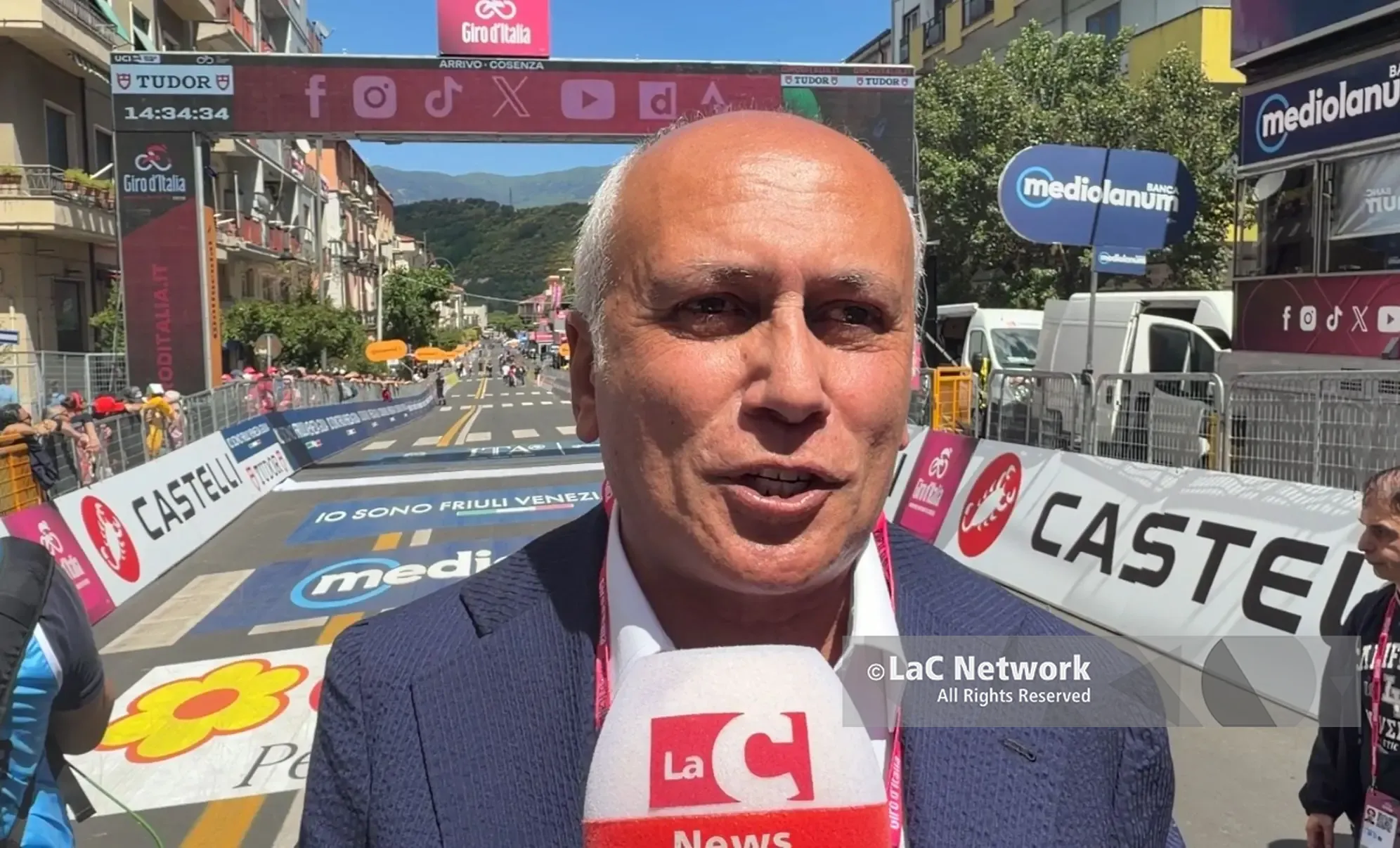 A Cosenza cresce l’attesa per l’arrivo del Giro d’Italia, Caruso: «Oggi la città si ricompatta nel nome di Faraca»\n