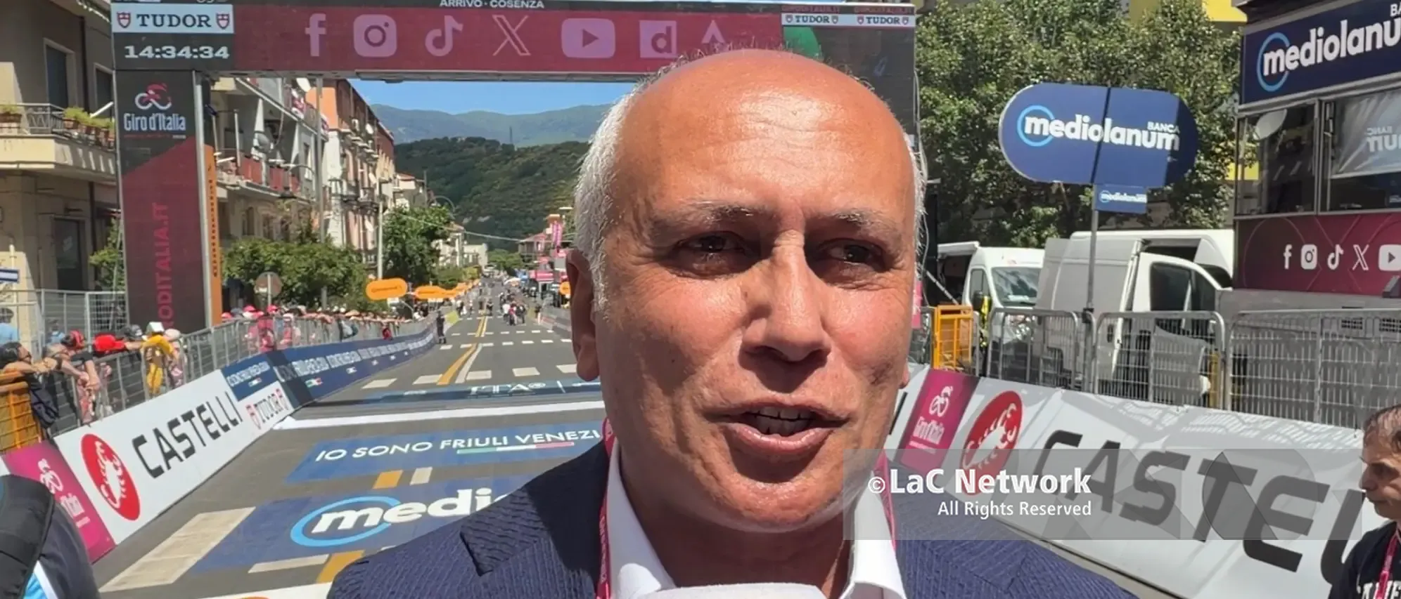 A Cosenza cresce l’attesa per l’arrivo del Giro d’Italia, Caruso: «Oggi la città si ricompatta nel nome di Faraca»\n