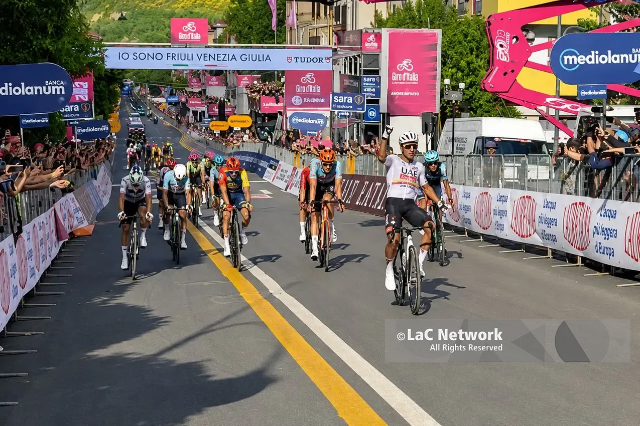 Jhonatan Narváez ha vinto la quarta tappa del Giro d'Italia 2026 a Cosenza\n