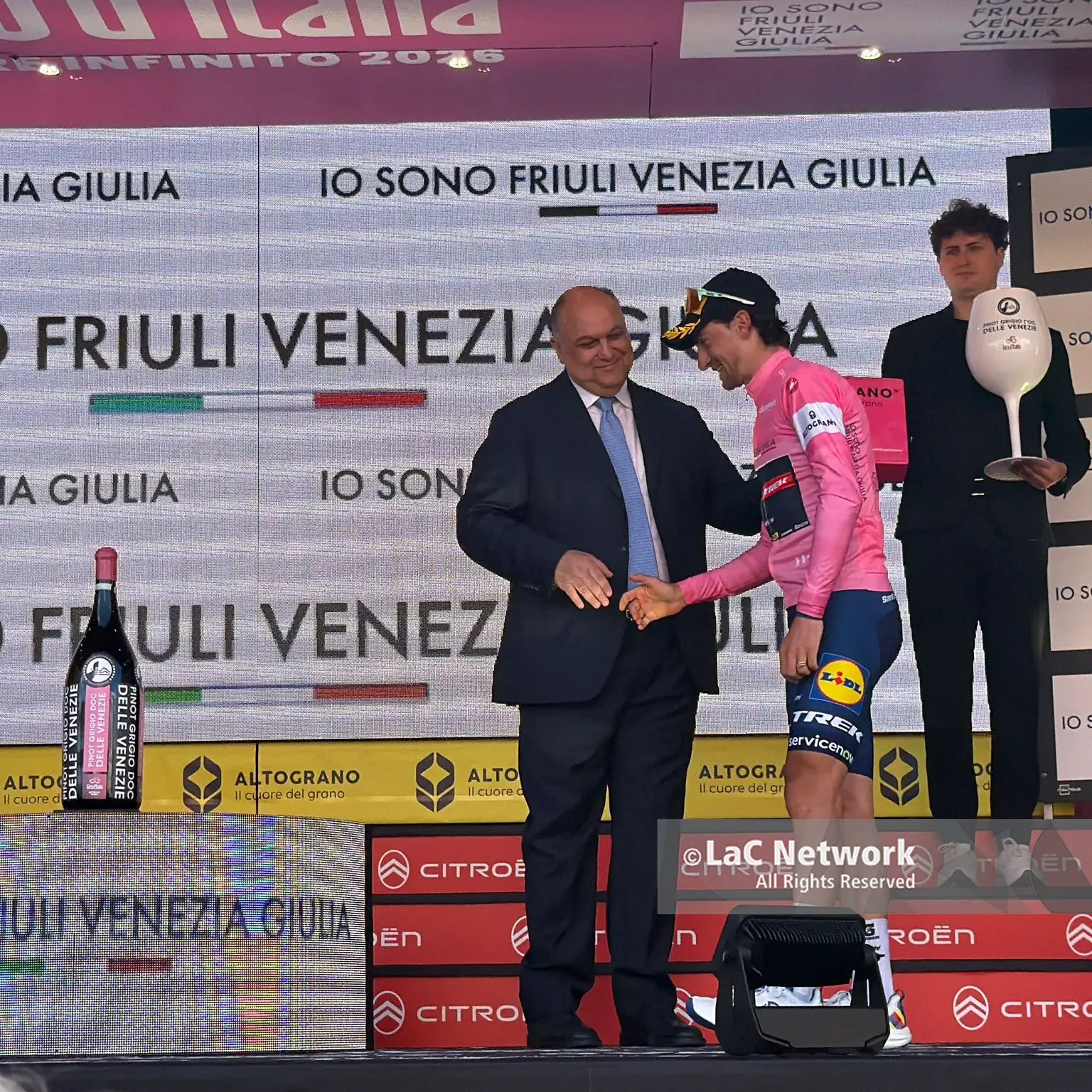 <p>Giro d’Italia, la tappa Catanzaro-Cosenza incorona Ciccone: è la nuova maglia rosa</p>