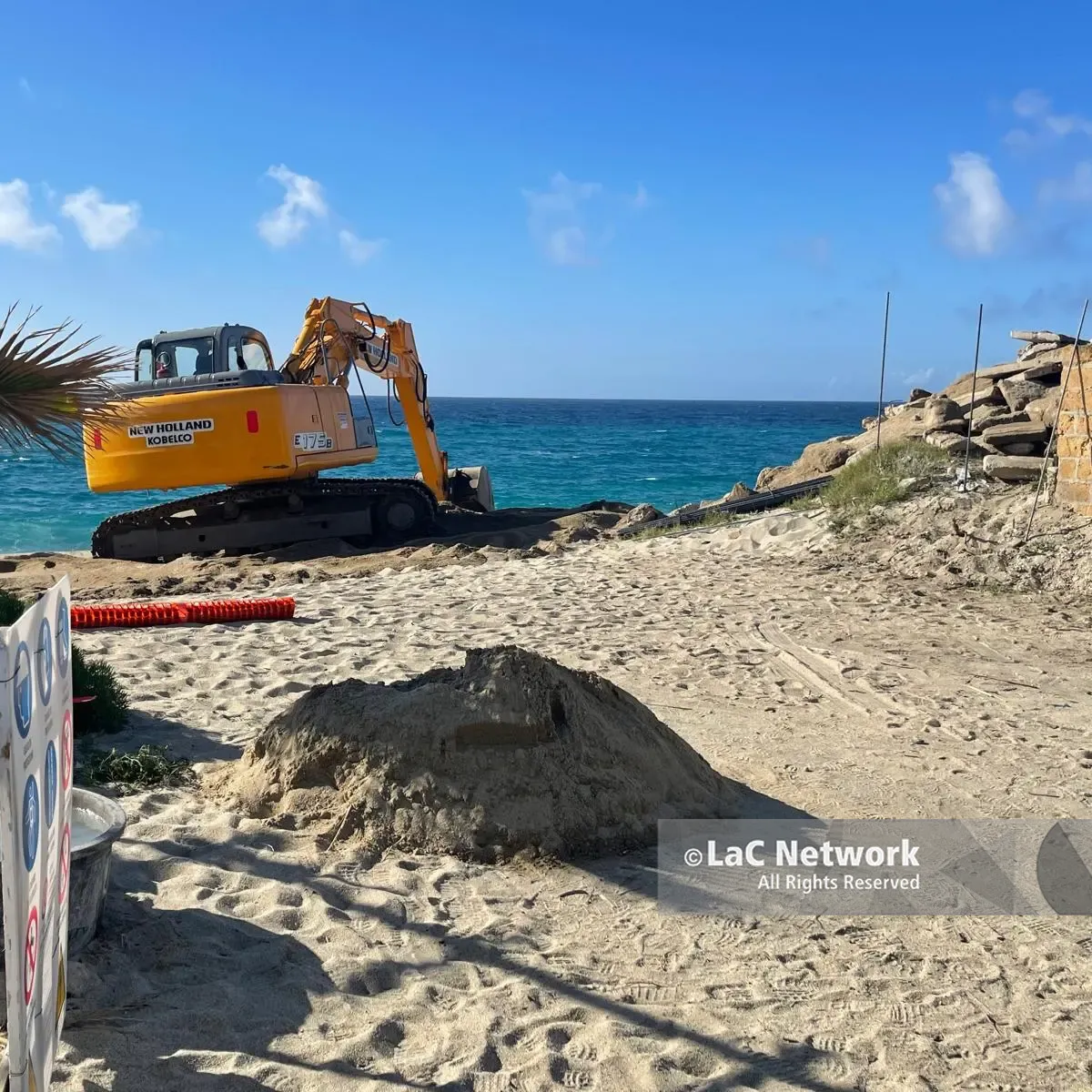 Ruspe in azione sulla spiaggia di Vibo Marina, i lavori sull’oleodotto Eni autorizzati da Autorità portuale e\u00A0Comune\n