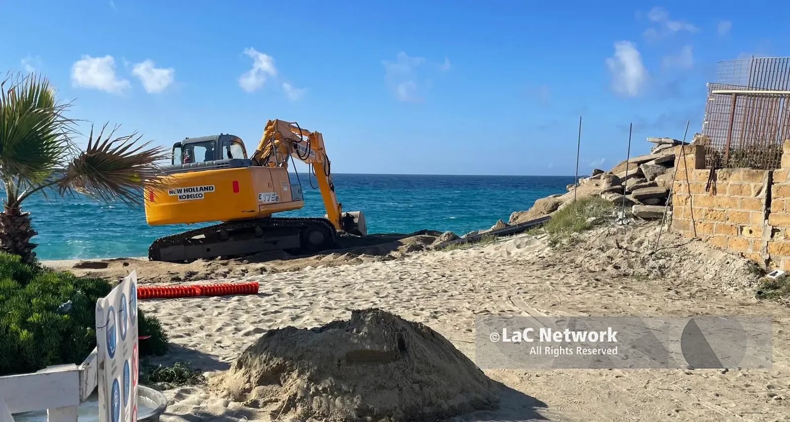 Ruspe in azione sulla spiaggia di Vibo Marina, i lavori sull’oleodotto Eni autorizzati da Autorità portuale e\u00A0Comune\n