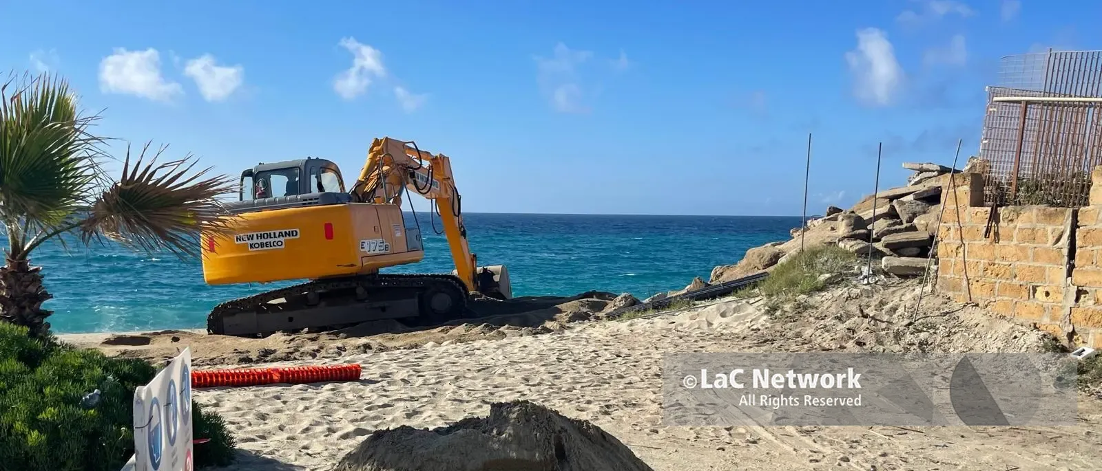 Ruspe in azione sulla spiaggia di Vibo Marina, i lavori sull’oleodotto Eni autorizzati da Autorità portuale e\u00A0Comune\n