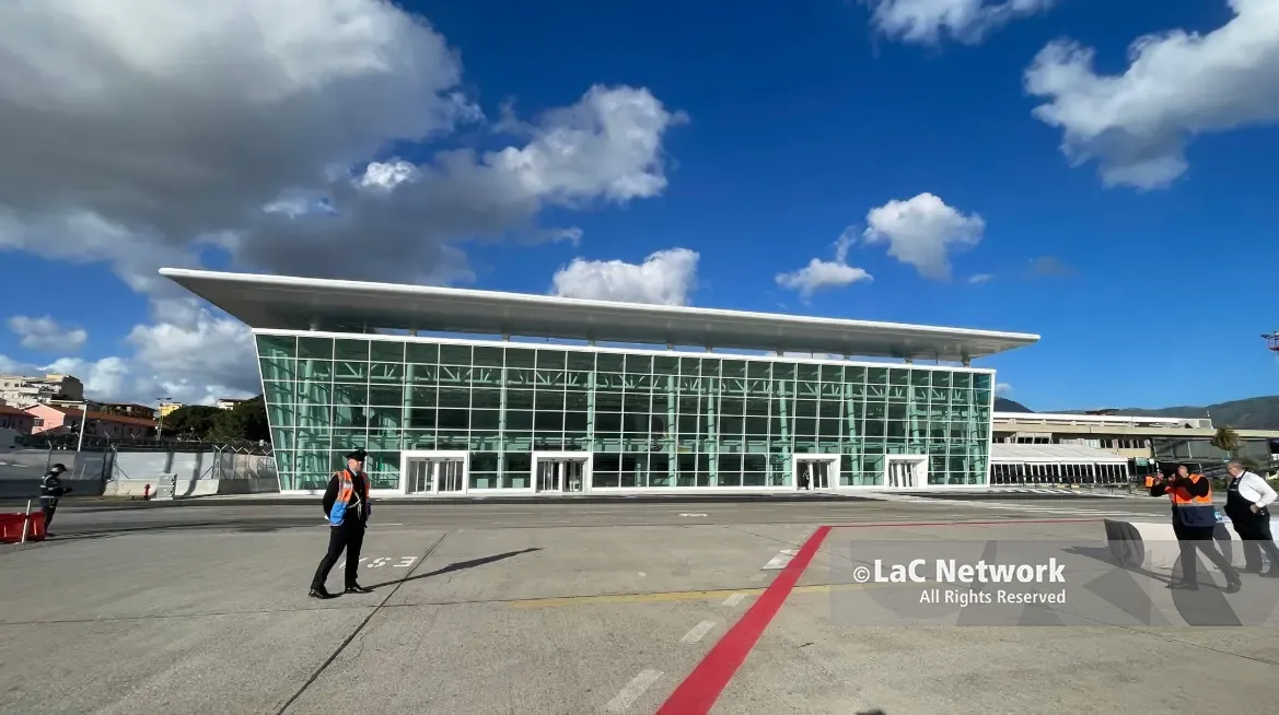 Il nuovo volto del terminal partenze dell’Aeroporto di Reggio Calabria\n