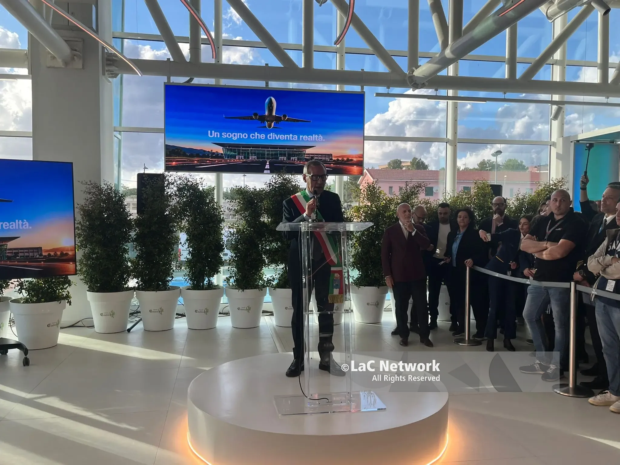 Battaglia: «Il nuovo terminal dell’Aeroporto dello Stretto è una porta sul futuro della città»\n